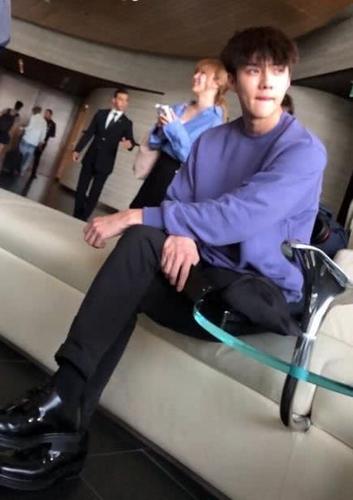 exo吴世勋:近距离看贵族勋帅的不像话!