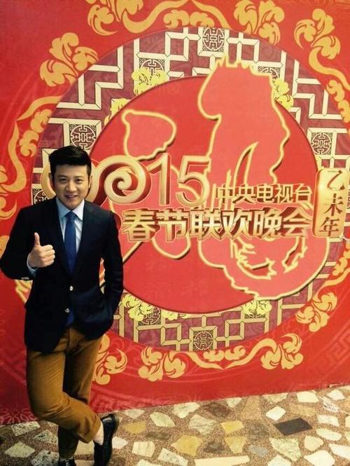 羊年春晚冯巩30年 首次搭档相声新人高晓攀