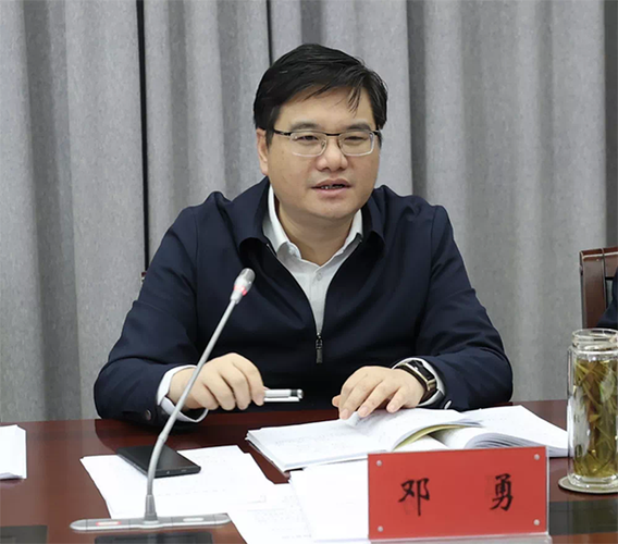 您当前所在位置:>盱眙县人民政府>新闻频道>盱眙头条> 邓勇认真听取了
