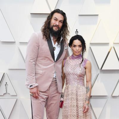 海王jason momoa (杰森·莫玛) 携妻子lilakoi moon身着芬迪 (fendi)