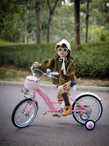 孩子骑自行车的好处都有哪 些~_骑车_自行车_运动_户外_亲子_糯米