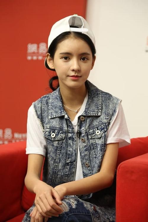 90后女孩张予曦,在演艺圈刚出道不久,就已经接演电影版《泡沫之夏》