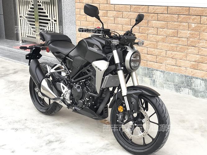 本田2019年款 cb300r 大排量街跑摩托车