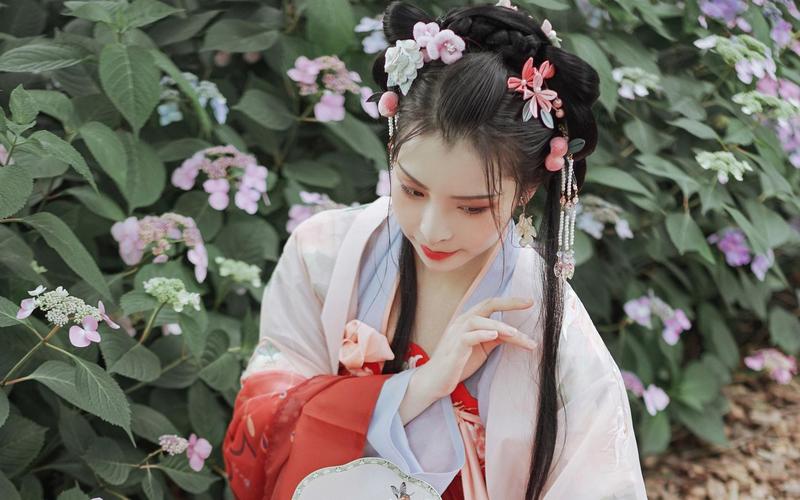 95后小姐姐的古装,风情万种,有种神似张曼玉的赶脚