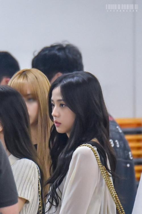180823 金浦机场出境 jisoo