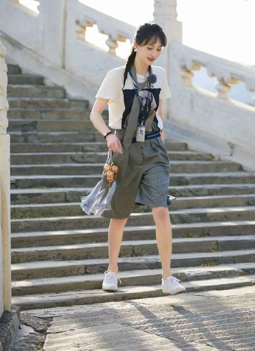 郑爽的穿搭有心机既凹出时尚范还不失少女感美出新高度