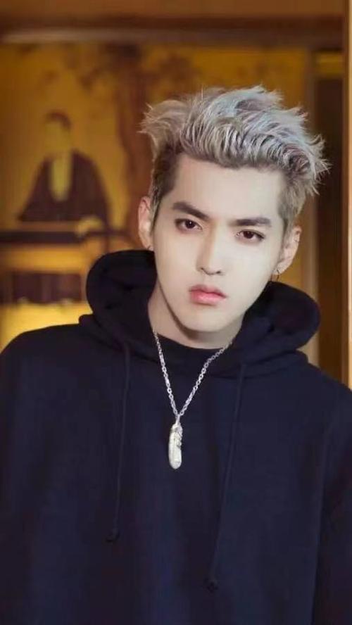 都美竹再爆"吴亦凡哭了":在屋内抱头痛哭,失控对员工动粗