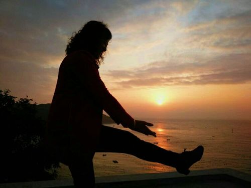 迎着太阳升起的地方.寒梅*听雪