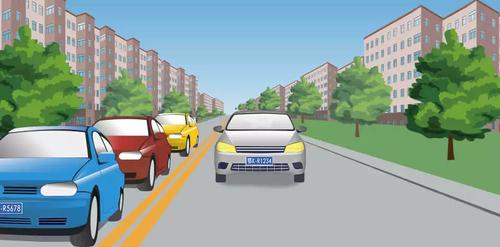 请判断图中这辆逆向行驶的灰色汽车属于什么行为?