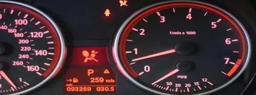 安全气囊灯亮的原因