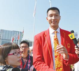 阿联"扛大旗"(图)