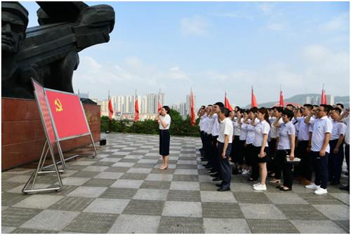 进一步引导激励纪检监察干部坚定理想信念,永葆奋斗激情,当好忠诚卫士