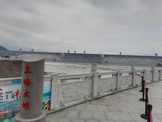 三峡截流纪念园是以三峡工程截流为主题,集游览,科普,表演,休闲等功能