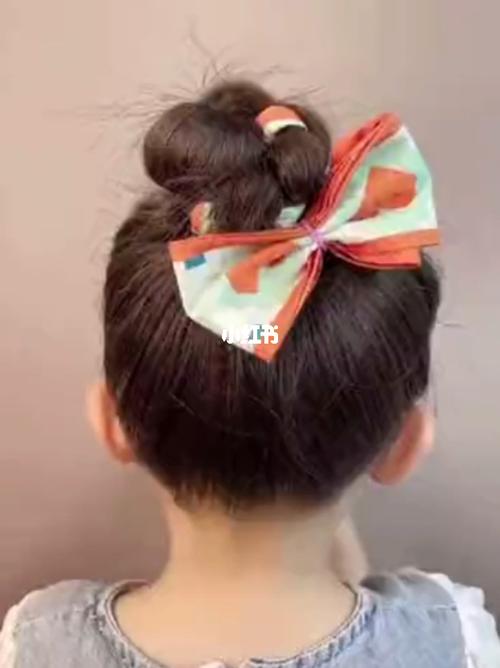 蝴蝶结96飘带丸子头!简单大方的儿童编发_编发_蝴蝶