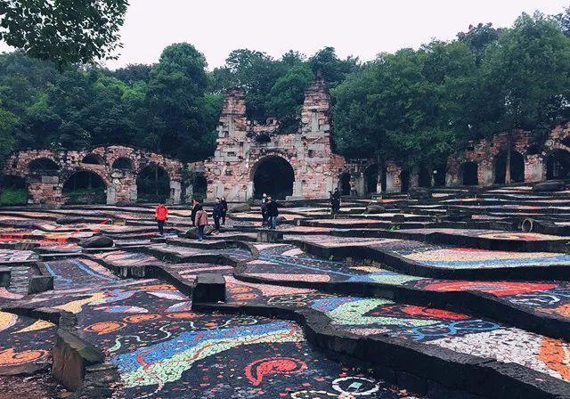 川美有两个校区,老校区叫黄桷坪校区,新校区叫虎溪