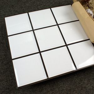 白色方格瓷砖
