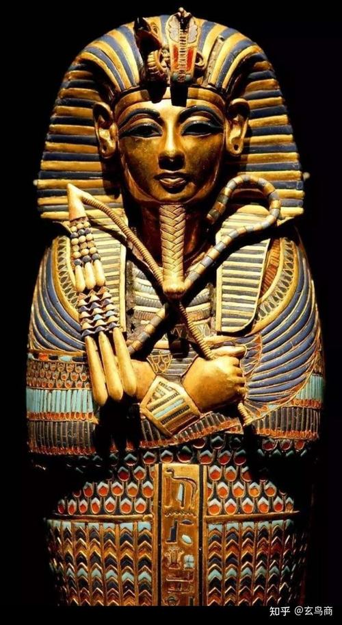 "乘两龙",指古埃及两头弯曲的龙船.