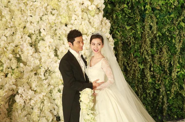 黄晓明凭借《何以笙箫默》在澳洲电影节获得了影帝,老婆angelababy也