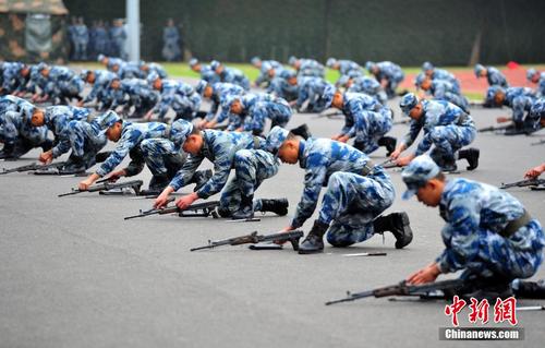 武汉市民"零距离"接触空军