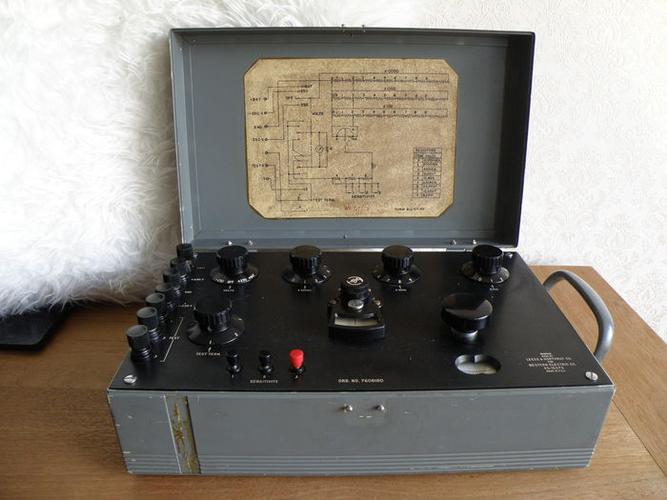 voltage divider 1606045 leeds & northrup co.