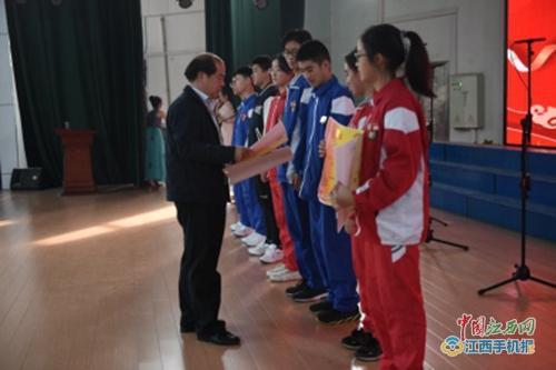 九江一中团委举办第十七届"濂溪之声"合唱比赛(图)
