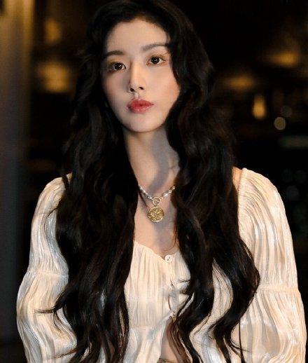 孔雪儿黑色卷发港风韵味十足活动照图片77