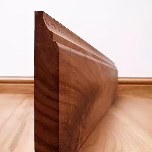 1,实木踢脚线   室内铺贴实木地板,一般都会选择实木踢脚线.