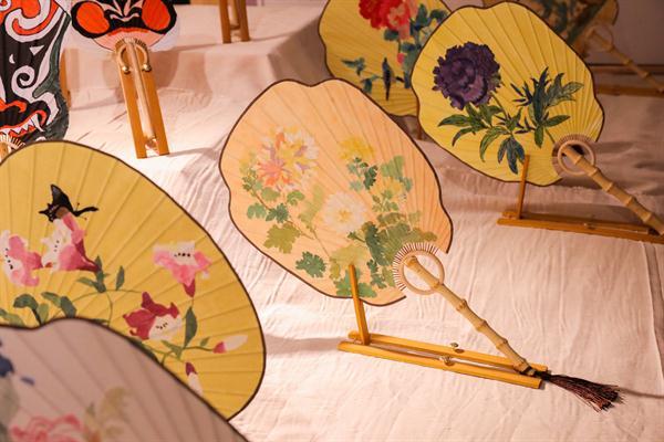 文化管理系非遗专业举行传统手工艺品展览