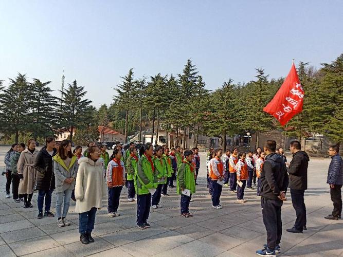 栖霞市翠屏中学"缅怀革命先烈 继承革命传统"烈士陵园祭扫活动