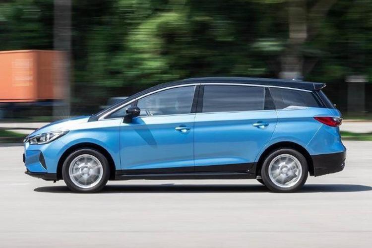 522km成当地续航最长电动车比亚迪e6推出新加坡版车型