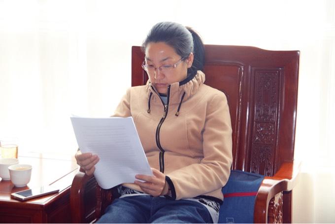 龙华区教育局张志红副局长在主持会议
