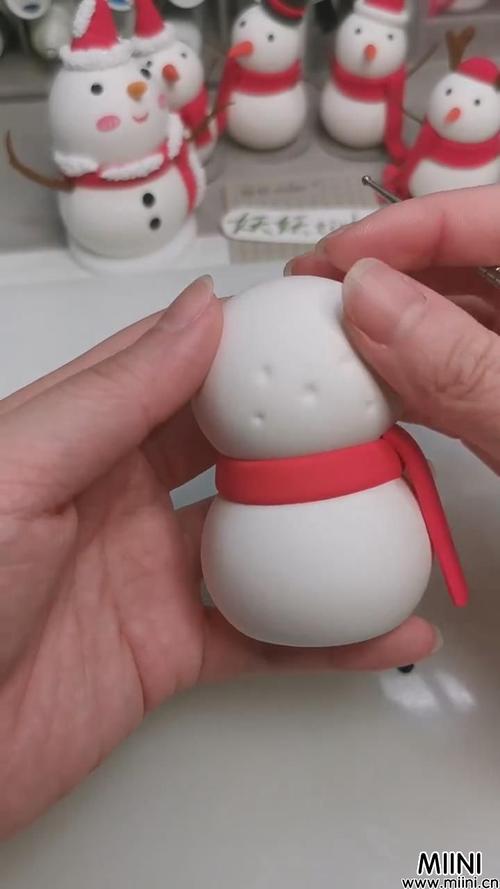 可爱的粘土小雪人制作步骤图解