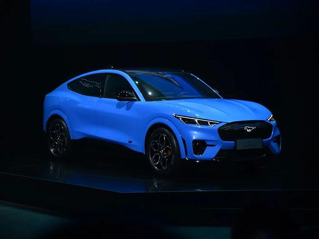 野马国产变电马26万起售电动车买长安福特还是特斯拉