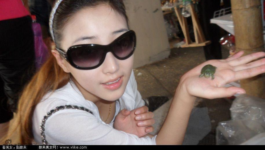素颜张祺瑞沙滩性感私房照