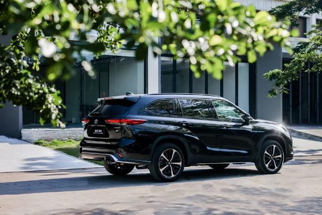 预售28万元起 一汽丰田皇冠陆放正式预售