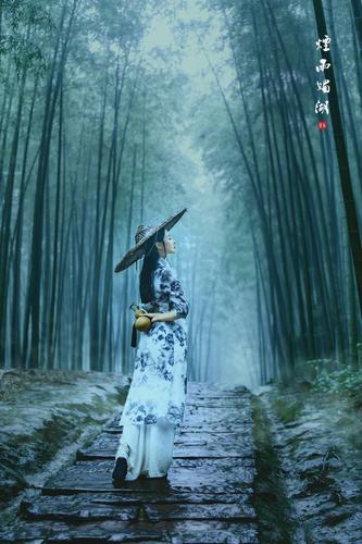 烟雨江南的温婉美女古风摄影