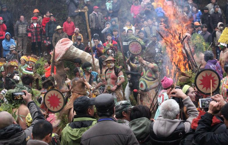 云南弥勒彝族阿细祭火节
