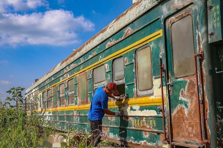 报废的火车只能卖废铁湖北的老火车司机给你答案