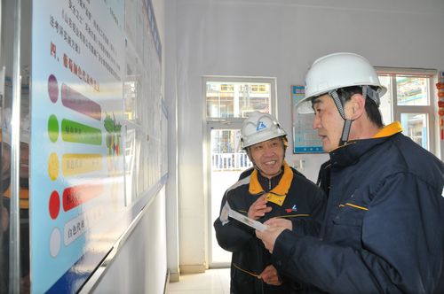 公司领导朱守河到氯碱厂检查指导冬季安全生产 和重大危险源管控工作