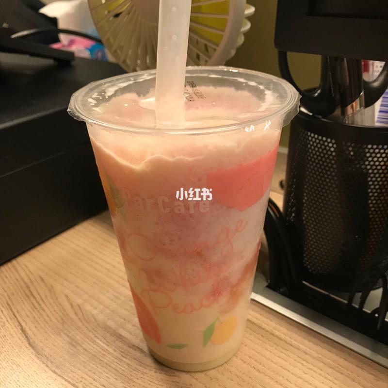 粉粉嫩嫩的颜色,加入牛奶后乳酸菌的口感,满满的柑橘果粒