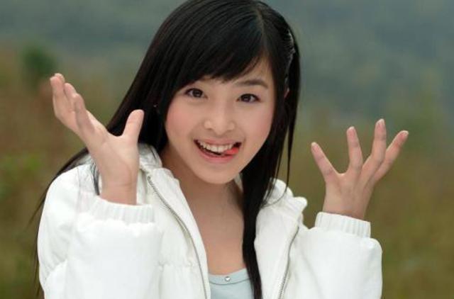 顶流少女张含韵,15岁出道被刘德华提携,如今和30位姐姐抢番位