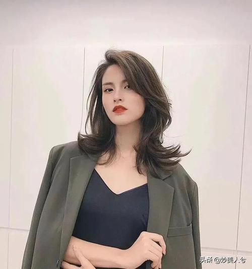 初夏"懒人烫",凌乱感中带着层次感|卷发|发卷|空气感