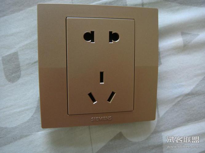 开关插座香槟色,喜欢这种颜色,看着结实耐用