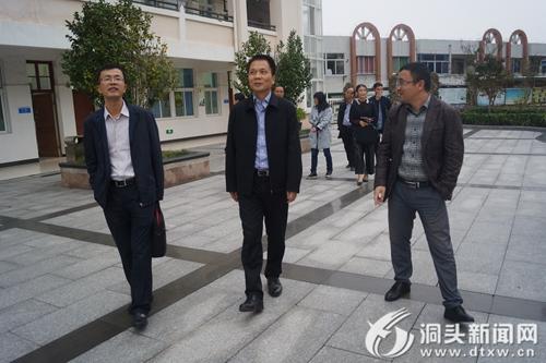 区领导慰问海霞中学优秀教师--洞头新闻网