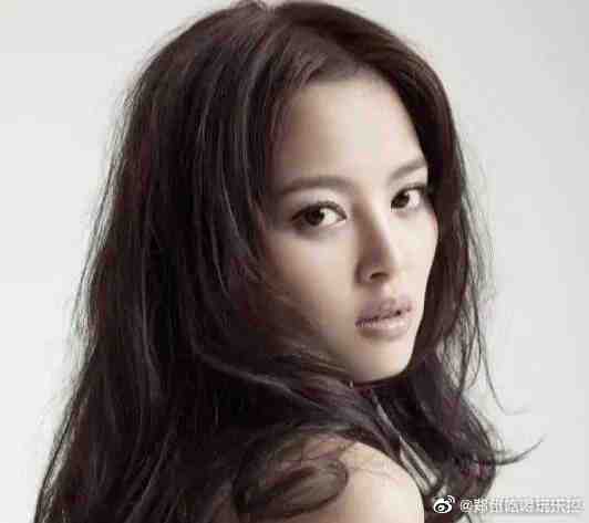 辛芷蕾的嘴巴单看可能不是很好看不过搭配她的五官