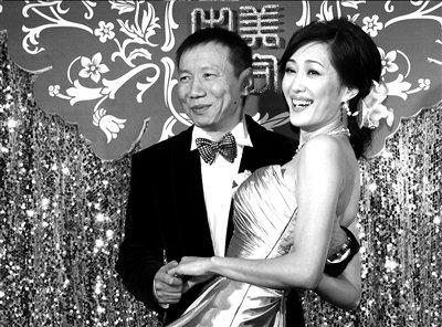      吉增和与现任妻子孟广美举行订婚仪式.