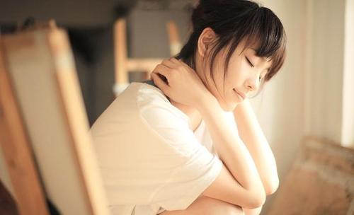 性感巨乳美女换衣学生装的诱惑