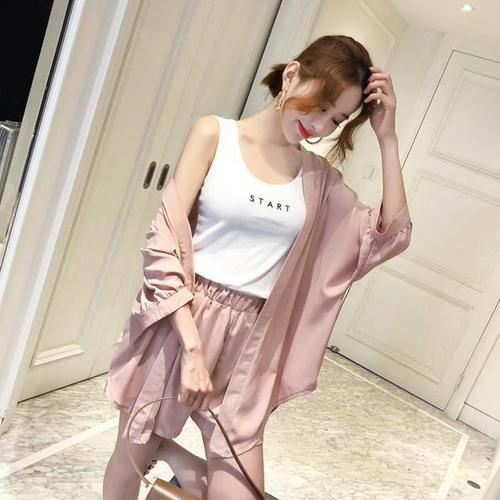 曲线的同时穿着舒适不紧绷开衫时尚大方,穿上气质倍增,充满温柔女人味