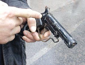 结果,张北因其他事情被捕,身上搜出了钢珠枪.