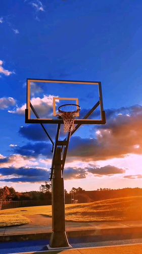 治愈你初恋失恋的是不是某个夏天的篮球文案